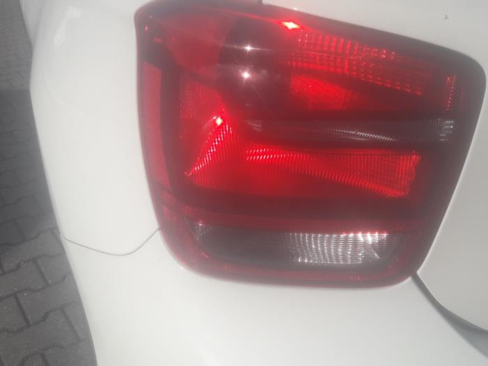 Luz trasera izquierda de un BMW 1-Serie 2014