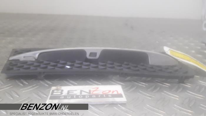 Używane Krata reflektora prawego BMW 5-Serie Cena na żądanie oferowane przez Benzon Autodemontage