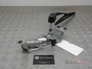 Używane Silnik wycieraczki tylnej BMW 1-Serie Cena na żądanie oferowane przez Benzon Autodemontage