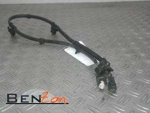 Used Front windscreen washer jet BMW X6 (F16) M50d 3.0 24V Price on request offered by Benzon Autodemontage