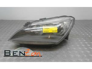 Used Headlight, left BMW 6-Serie Price on request offered by Benzon Autodemontage