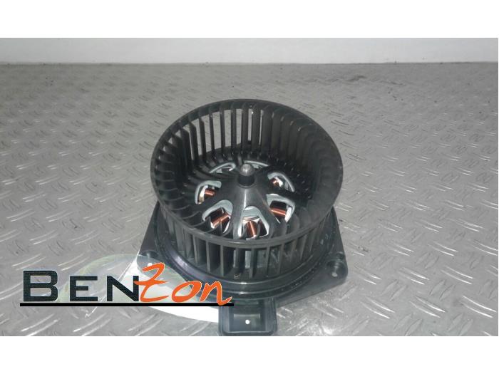 Compressor from a BMW 3 serie (G20) 320d 2.0 TwinPower Turbo 16V 2019
