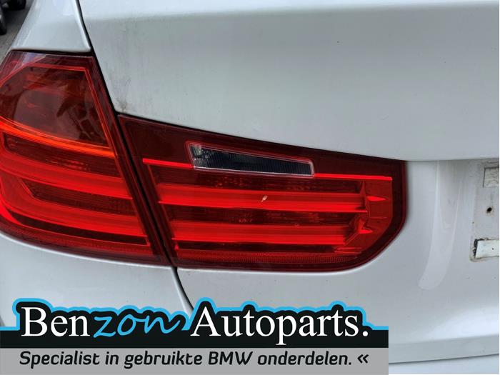 Luz trasera izquierda de un BMW 3-Serie 2013