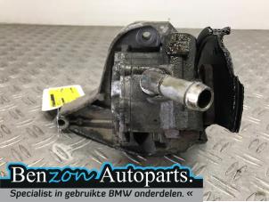 Used Power steering pump pulley BMW 1-Serie Price on request offered by Benzon Autodemontage