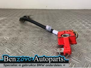 Used Battery pole BMW X5 Price on request offered by Benzon Autodemontage