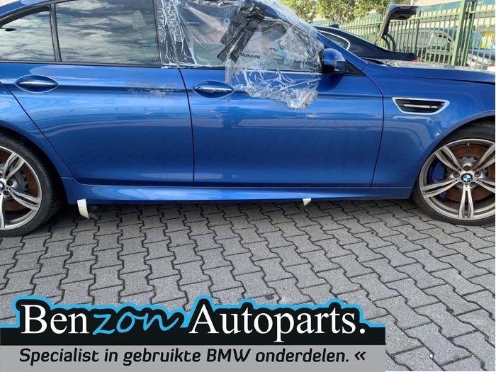Jupe droite d'un BMW 5-Serie 2013