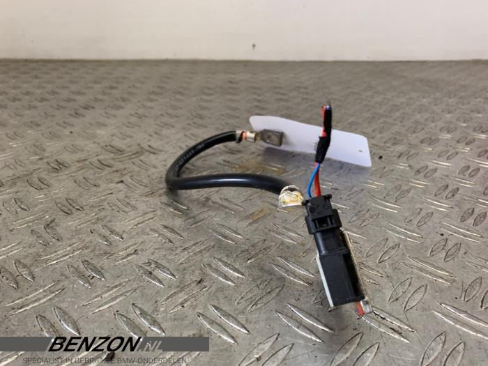 Używane Biegun akumulator BMW 3-Serie Cena na żądanie oferowane przez Benzon Autodemontage