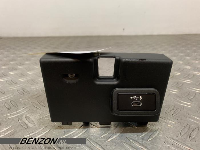 Używane Modul USB BMW 3-Serie Cena na żądanie oferowane przez Benzon Autodemontage