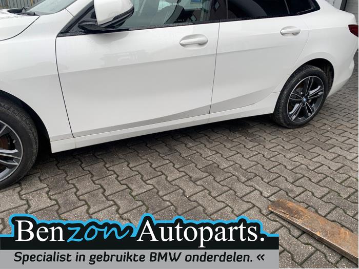 Seitenschürze links van een BMW 2-Serie 2020