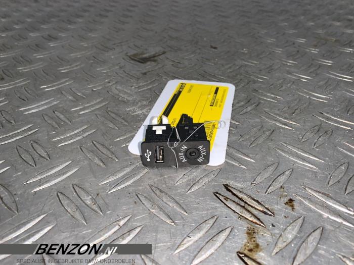 Używane Modul USB BMW M4 Cena na żądanie oferowane przez Benzon Autodemontage