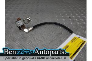 Usagé Borne de batterie BMW 1-Serie Prix € 60,50 Prix TTC proposé par Benzon Autodemontage