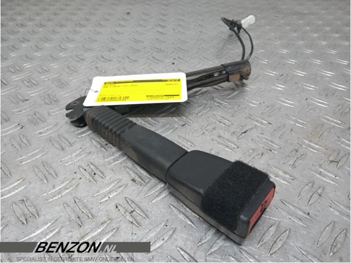 Używane Biegun akumulator BMW 3-Serie Cena na żądanie oferowane przez Benzon Autodemontage