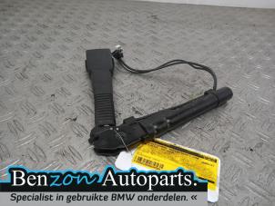 Usados Lengüeta cinturón de seguridad derecha delante BMW 1 serie (F20) 116i 1.6 16V Precio de solicitud ofrecido por Benzon Autodemontage