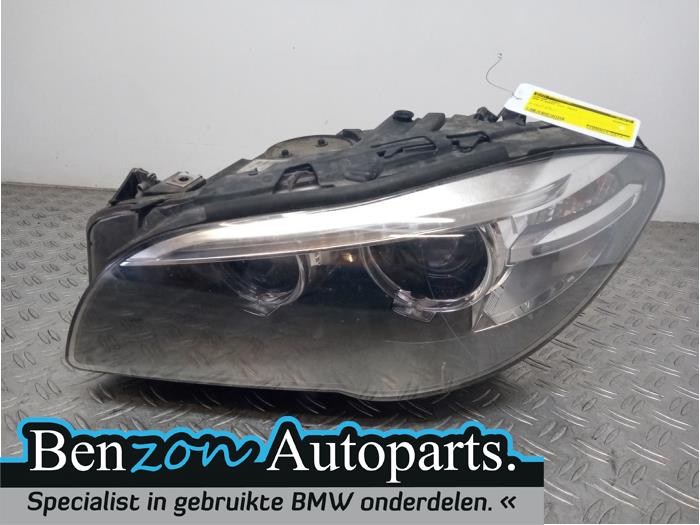 Headlight, left from a BMW 5 serie (F10) 518d 16V 2014