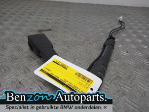 Usados Lengüeta cinturón de seguridad derecha delante BMW 1-Serie Precio de solicitud ofrecido por Benzon Autodemontage