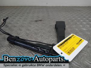 Used Front seatbelt buckle, left BMW 3 serie (F30) 320d 2.0 16V EfficientDynamicsEdition Price on request offered by Benzon Autodemontage