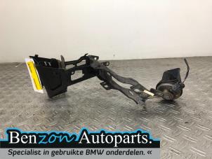 Used Headlight frame, left BMW 1-Serie Price on request offered by Benzon Autodemontage