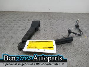 Usados Lengüeta cinturón de seguridad derecha delante BMW 1 serie (F21) 114i 1.6 16V Precio de solicitud ofrecido por Benzon Autodemontage