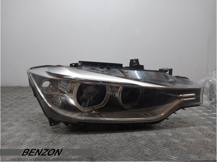 Używane Reflektor prawy BMW 3 serie Touring (F31) 320d 2.0 16V Cena € 449,00 Procedura marży oferowane przez Benzon Autodemontage