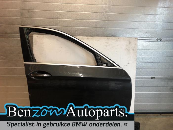 Front door 4-door, right from a BMW 5 serie Touring (F11) M550d xDrive 24V 2012