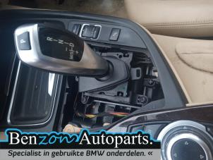 Używane Dzwignia zmiany biegów BMW 3 serie (F30) 320i 2.0 16V Cena na żądanie oferowane przez Benzon Autodemontage