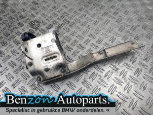Used Front bumper bracket, right BMW 1-Serie Price on request offered by Benzon Autodemontage