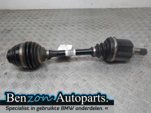 Used Front drive shaft, left BMW X1 (F48) xDrive 20d 2.0 16V Price on request offered by Benzon Autodemontage