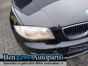 Używane Reflektor prawy BMW 1 serie (E81) 116i 1.6 16V Cena na żądanie oferowane przez Benzon Autodemontage