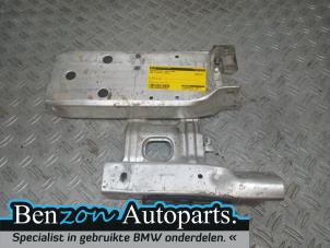 Used Front bumper bracket, left BMW 3 serie Touring (F31) 316i 1.6 16V Price on request offered by Benzon Autodemontage