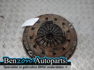Used Clutch kit (complete) BMW 3 serie (E92) 318i 16V Price on request offered by Benzon Autodemontage