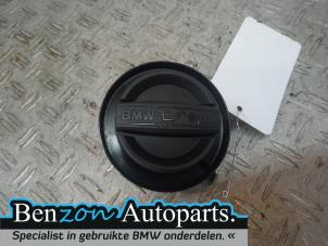 Used Oil cap BMW 1502 - 2002 Price on request offered by Benzon Autodemontage