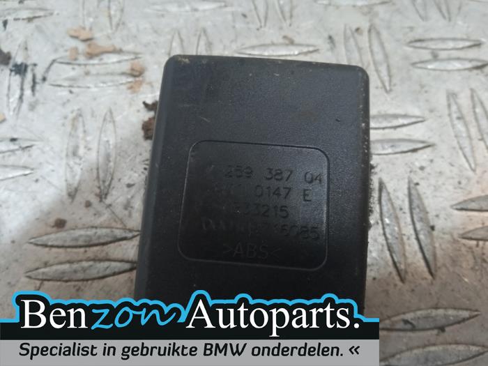Tendeur de ceinture gauche d'un BMW 1 serie (F20) 116i 1.5 12V 2015