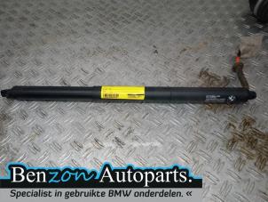 Used Rear gas strut, right BMW X1 (F48) sDrive 20i 2.0 16V Twin Power Turbo Price on request offered by Benzon Autodemontage