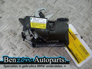 Used Bonnet lock mechanism BMW X1 (F48) sDrive 20i 2.0 16V Twin Power Turbo Price € 121,00 Inclusive VAT offered by Benzon Autodemontage