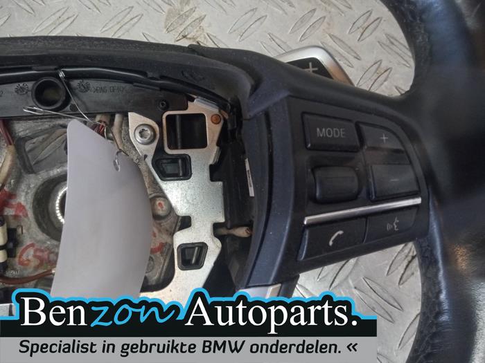 Steering wheel from a BMW 5 serie (F10) 530i 24V 2011