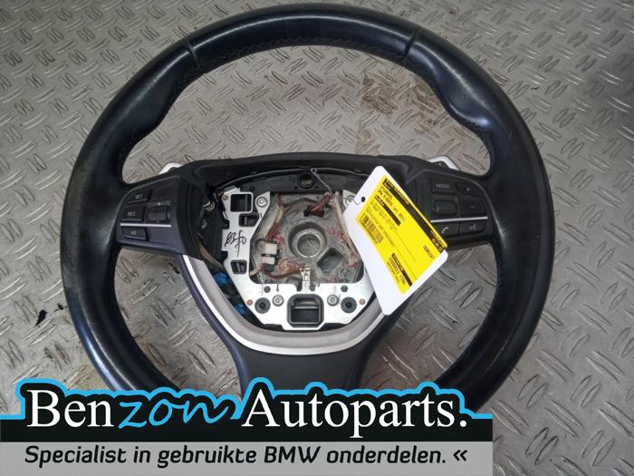 Steering wheel from a BMW 5 serie (F10) 530i 24V 2011