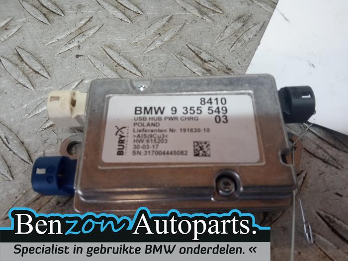 Módulo USB de un BMW 3 serie (F30) 330d xDrive 3.0 24V Performance Power Kit 2017
