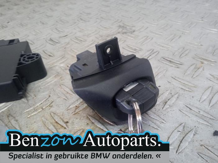 Set of locks from a BMW X1 (E84) xDrive 18d 2.0 16V 2015