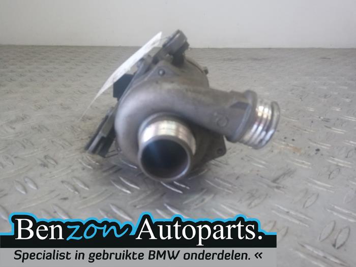 Water pump BMW 5 serie 530i 24V 11518635092 N52B30A
