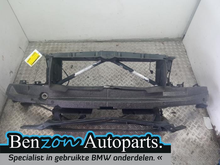 Front panel from a BMW 1 serie (F20) 116d 2.0 16V 2012