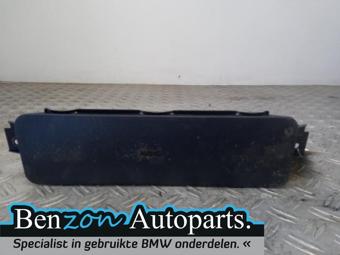 Airbag genou gauche d'un BMW 3 serie (G20) 316d 2.0 TwinPower Turbo 16V Hybrid Drive 2021