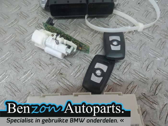 Set of locks from a BMW 3 serie (F30) 320d 2.0 16V EfficientDynamicsEdition 2012