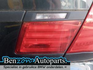 Używane Tylne swiatlo pozycyjne prawe BMW 7 serie (F01/02/03/04) 750i,Li,LiS V8 32V Cena na żądanie oferowane przez Benzon Autodemontage