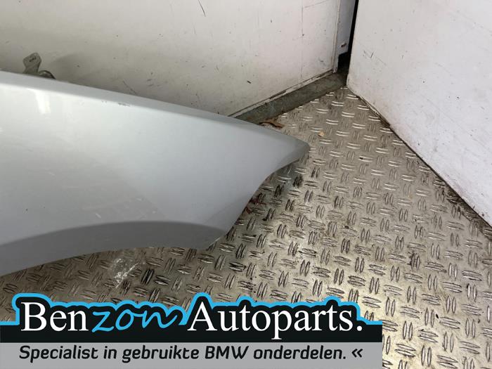 Front wing, right from a BMW 1 serie (F20) 116d 2.0 16V 2012