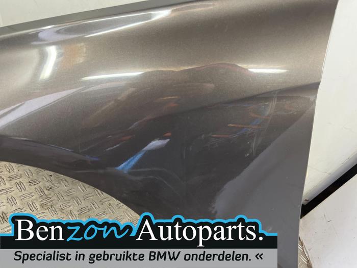 Front wing, left from a BMW 3 serie (F30) 320d 2.0 16V EfficientDynamicsEdition 2012