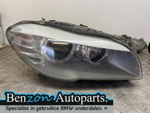 Used Headlight, right BMW 5 serie (F10) 520d 16V Price on request offered by Benzon Autodemontage