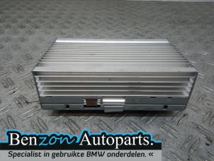 Used Radio amplifier BMW 5 serie Touring (F11) Price on request offered by Benzon Autodemontage