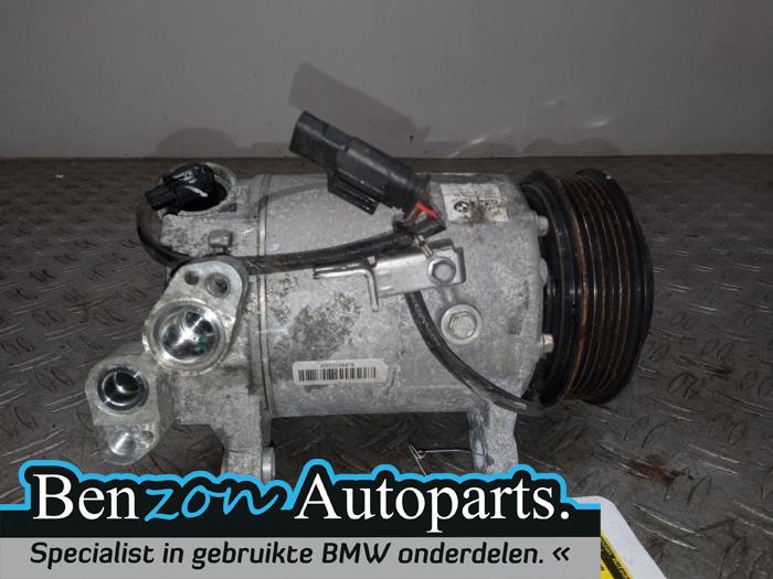 Air conditioning pump from a BMW 2 serie Active Tourer (F45) 218d 2.0 TwinPower Turbo 16V 2015