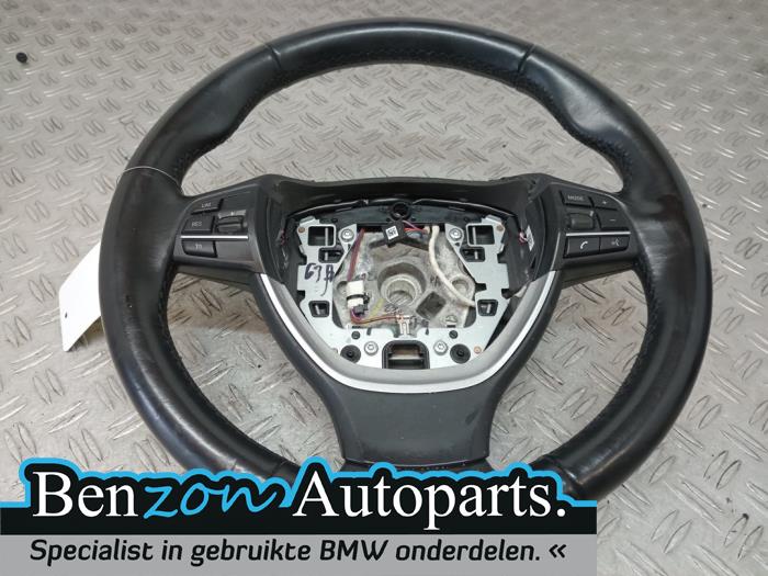 Steering wheel from a BMW 5 serie (F10) 520d 16V 2011