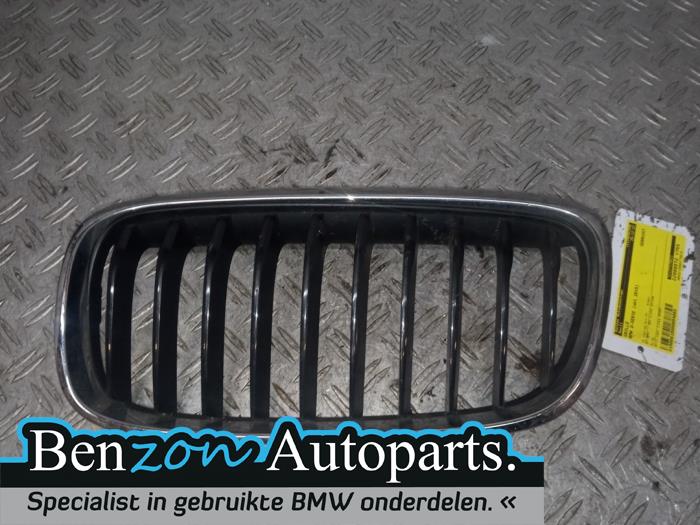 Grille from a BMW 2 serie Active Tourer (F45) 218d 2.0 TwinPower Turbo 16V 2015